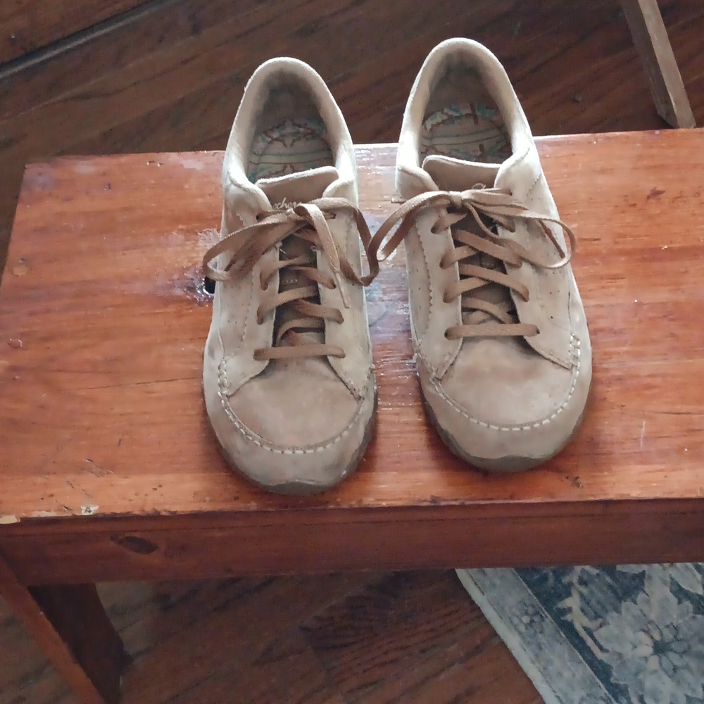 Women's sketchers size 9